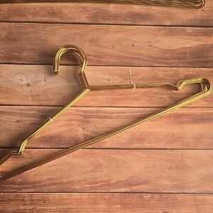 GOLD METAL HANGER BUNDLE